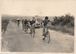 Photo 13/18 Course De Vélos Années 50 ,Macron Photo CV 19ème Gobillot - Wielrennen