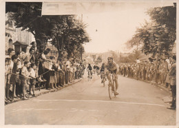 Photo 13/18 Course De Vélos Années 50 ,Macron Photo CV 19ème Gobillot - Cyclisme