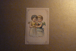 Découpi Chromo Deux Anges L'un Près De L'autre Avec Bouquet De Fleurs- Collé Sur Carte 200 G Environ -7cmx10 Cm. - Angels