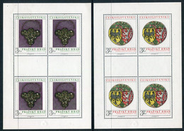 CZECHOSLOVAKIA 1975 Prague Castle In Sheetlets Of 4 MNH / **  Michel 2291-92 Kb - Ungebraucht