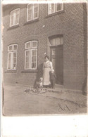 SCHÖNBERG Mecklenburg Mutter + Sohn Vor Der Haustür Schaukelpferd Kinder Spielzeug Original Private Fotokarte 19.1.1914 - Grevesmuehlen