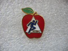 Pin's Pomme Rouge , NYRRC (New York Road Runners City). - Athletics