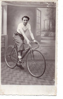 Carte Photo Jeune Homme Sur Un Vélo - Anonymous Persons