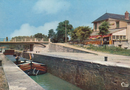 45 : Amilly : Hotel Restaurant De L'Ecluse , Canal De Briare , Péniche  Violetta      ///  Ref.  Sept.  21 / BO. SM. - Amilly