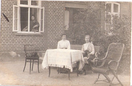 SCHWANBECK Bei Dassow Familie Vor Dem Haus Dame Rechts Mit Dackel Auf Dem Schoß 16.7.1912 Original Private Fotokarte - Boltenhagen