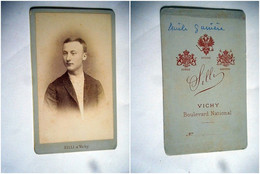PHOTO CDV 19 EME JEUNE GARCON  MODE   Cabinet SILLI  A VICHY - Anciennes (Av. 1900)
