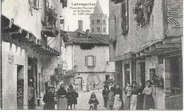 81 TARN - LA BRUGUIERE - Place Des Pénitents Et Le Clocher Du XIII° Siècle - Carte En TBE Et écrite - - Labruguière