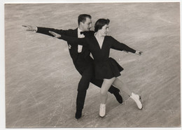Photo De Patinage Artistique. Sport. Figure De Patinage. Duo. Couple. Fanny Besson Et Jean-Paul Guhel. - Sport
