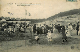 Royan * Le Concours De Travaux Artistiques En Sable à La Conche Du Chay * Jeu De Plage - Royan