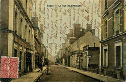 Segré * La Rue De Bretagne * Cpa Toilée Colorisée - Segre