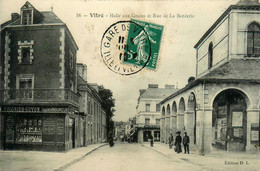 Vitré * La Halle Aux Grains Et Rue De La Borderie * Horlogerie VOIGNIER GUYON * Commerces Magasins - Vitre