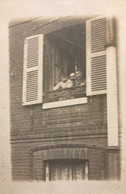 Sotteville - Carte Photo - Une Famille à La Fenêtre De Son Habitation - 1914 - Sotteville Les Rouen