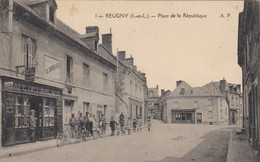 Reugny.  Place De La République - Reugny