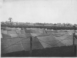 CAMP DE PRISONNIERS ALLEMANDS A L'ARRIERE DU FRONT WW1 PHOTO ORIGINALE 24 X 18 CM - Krieg, Militär