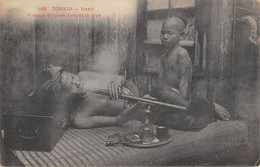 CPA ASIE TONKIN HANOI FUMEUR D'OPIUM FUMANT LA PIPE - Vietnam