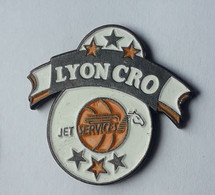 SP190 Pin's Basket Basketball LYON CRO JET SERVICE Croix Rousse Olympique Lyon Cheval Achat Immédiat - Basketball