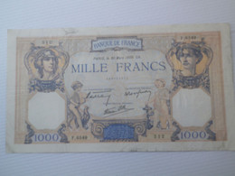 BANQUE DE FRANCE - BILLET DE 1000 FRANCS - 30 MARS 1939 - 6 TROUS D'EPINGLE ,DISCRETES SALISSURES ET TRACES DE PLIS - - 1 000 F 1927-1940 ''Cérès E Mercure''