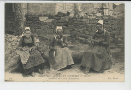 BRETAGNE - COUTUMES MOEURS ET COSTUMES BRETONS - Femmes De CAST (Finistère) - CMCB N°407 - Bretagne