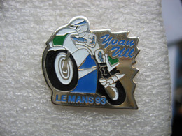 Pin's Du Coureur Sur Moto Yvan ULL Au Mans 1993 - Motos