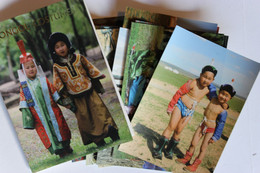 13 Cartes Postales Mongol Costumes Center Enfants En Costume Traditionnel Mongolie Mongolia - Mongolia