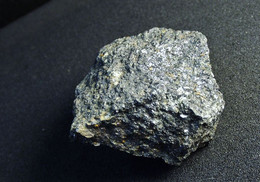 Linnaeite With Siegenite On Matrix ( (2.5 X 2.5 X 1.5 Cm) - Gladhammar Mine - Västervik - Kalmar - Sweden - Minéraux