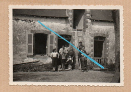 Dept 44 : ( Loire Atlantique ) Masserac, Photo, Façade De Maison, Echelle, Cour, Animée, Aout 1954. - Sonstige