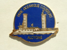 Pin's BATEAU - PARC OCEANIQUE COUSTEAU - ALCYONE - Bateaux