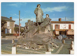 CPSM 85    SAINTE HERMINE       -      MONUMENT GEORGES CLEMENCEAU - Sainte Hermine