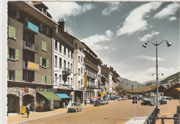 Delcampe - En Maurienne - MODANE - Place De La Gare - Autos (dont 2cv)  - 105x150 Dentelée, Glacée - Ed. PHOTEDIT N° 44 - Modane