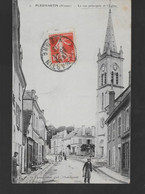 86    PLEUMARTIN  LA RUE PRINCIPALE ET L'EGLISE   BON ETAT     2 SCANS - Pleumartin