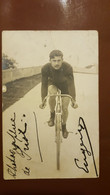 CPA PHOTO CYCLYSTE CYCLISME SIGNEE NOMME ? SRIOT EUGENE ? 1904 - Ciclismo
