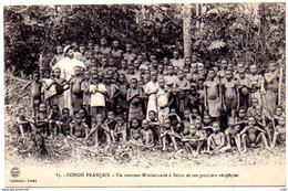CONGO FRANCAIS (Afrique ) - Un Nouveau Missionnaire à Bétou Et Ses Premiers Neophytes - Frans-Kongo - Varia