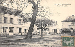 Savigny-en-Véron       37          Un Coin De La Place        (voir Scan) - Autres & Non Classés