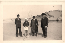 Tharon * Carte Photo * Groupe Sur La Plage En 1933 * Famille - Tharon-Plage