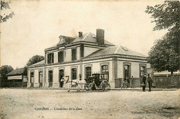 Carhaix * Vue Sur L'extérieur De La Gare * Attelage * Ligne Chemin De Fer - Carhaix-Plouguer