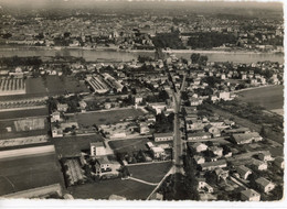 VALENCE VUE AERIENNE AU PREMIER PLAN GRANGES AU FOND VALENCE ET LE PONT SUR LE RHONE 1955 - Valence