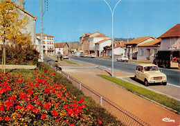 [16] Charente > Confolens - Les Allées De Blaussac - Quartier St-Barthélémy > Automobile  Renault 4L - ( ͡♥ ͜ʖ ͡♥) ♥ - Confolens