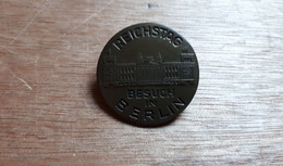 ALLEMAGNE BADGE REICHSTAG BESUCH IN BERLIN 30MM 7.8GR - Professionali/Di Società