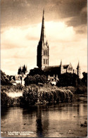 (4 A 27) Older Postcard - UK - Salisbury Cathedral - Salisbury