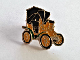 PINS AUTOMOBILE ANCIENNE FIAT 3 1/2 HP 1899 EN RELIEF  / 33NAT - Fiat