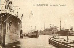 Dunkerque * Un Bassin Freycinet * Bateau Paquebot Cargos * Péniche Batellerie - Dunkerque