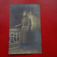 CARTE PHOTO SOLDAT ALLEMAND LIEU A IDENTIFIER - Weltkrieg 1914-18