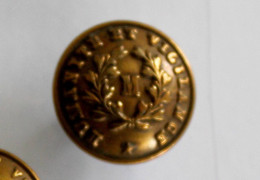 BOUTON / BUTTON UNIFORME ANCIEN - "M" HUMANITE ET VIGILANCE PERFEC D:15mm / RARE         (2202.33) - Buttons