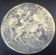 Jeton De Nuremberg En Laiton - Saint George - Intempestate Securitas - 17e Siècle - Percé - 34mm, 5,65g - Royal/Of Nobility