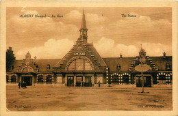 Albert * Le Parvis De La Gare * Ligne Chemin De Fer - Albert
