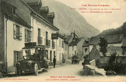 Gèdre * La Route De Luz à Gavarnie , Dans La Traversée Du Village * Restaurant Des Pyrénées Automobile Autobus Marque ? - Autres & Non Classés