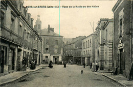 Nort Sur Erdre * Place De La Mairie Ou Des Halles * Hôtel * Buvette - Nort Sur Erdre