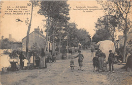 58-NEVERS- CRUE DE LA LOIRE 1907, LEVÉE DE GIMOUILLE , LES HABITANTS CAMPANT SUR LA ROUTE - Nevers