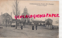 87 - CHATEAUNEUF LA FORET - LA PLACE ET L' EGLISE- EDITEUR LAQUAIS - Chateauneuf La Foret