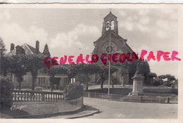 87 - CHATEAUNEUF LA FORET - EGLISE ET MONUMENT AUX MORTS - STATUE DE LA LIBERTE - 1953 - Chateauneuf La Foret